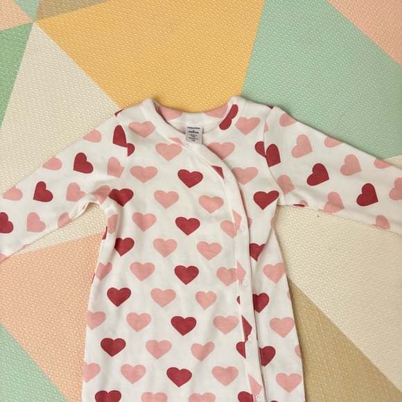 NWT Nordstrom Hearts Onesie Footie Button Up 6 months - Picture 2 of 10